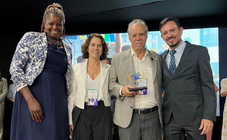 São Gonçalo do Rio Abaixo recebe prêmio “Gestão de Excelência na Educação de Minas Gerais”
