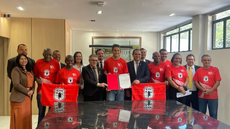 Câmara de Itabira aprova projetos sociais, discute melhorias e entrega homenagens